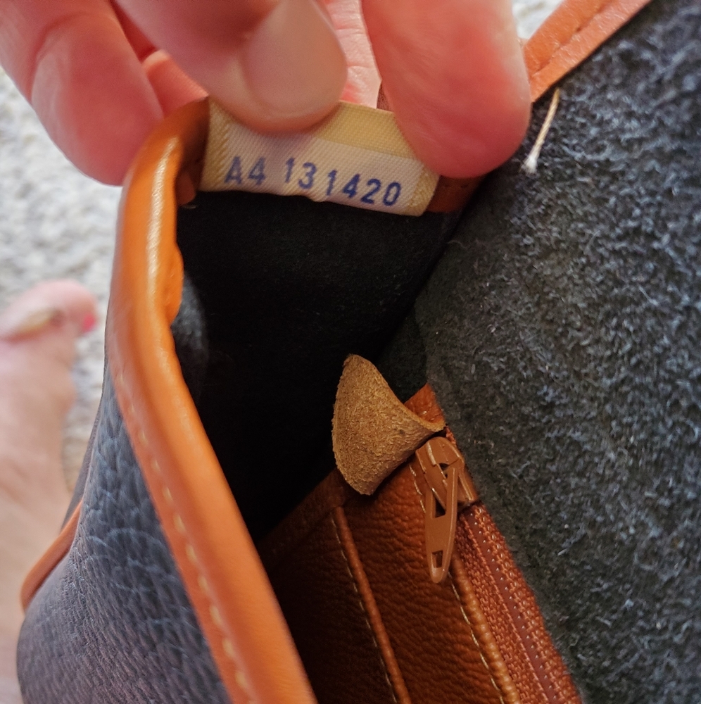 SOLD* Dooney & Bourke Vtg Two-Toned Equestrian Bag - Picture 5 of 16